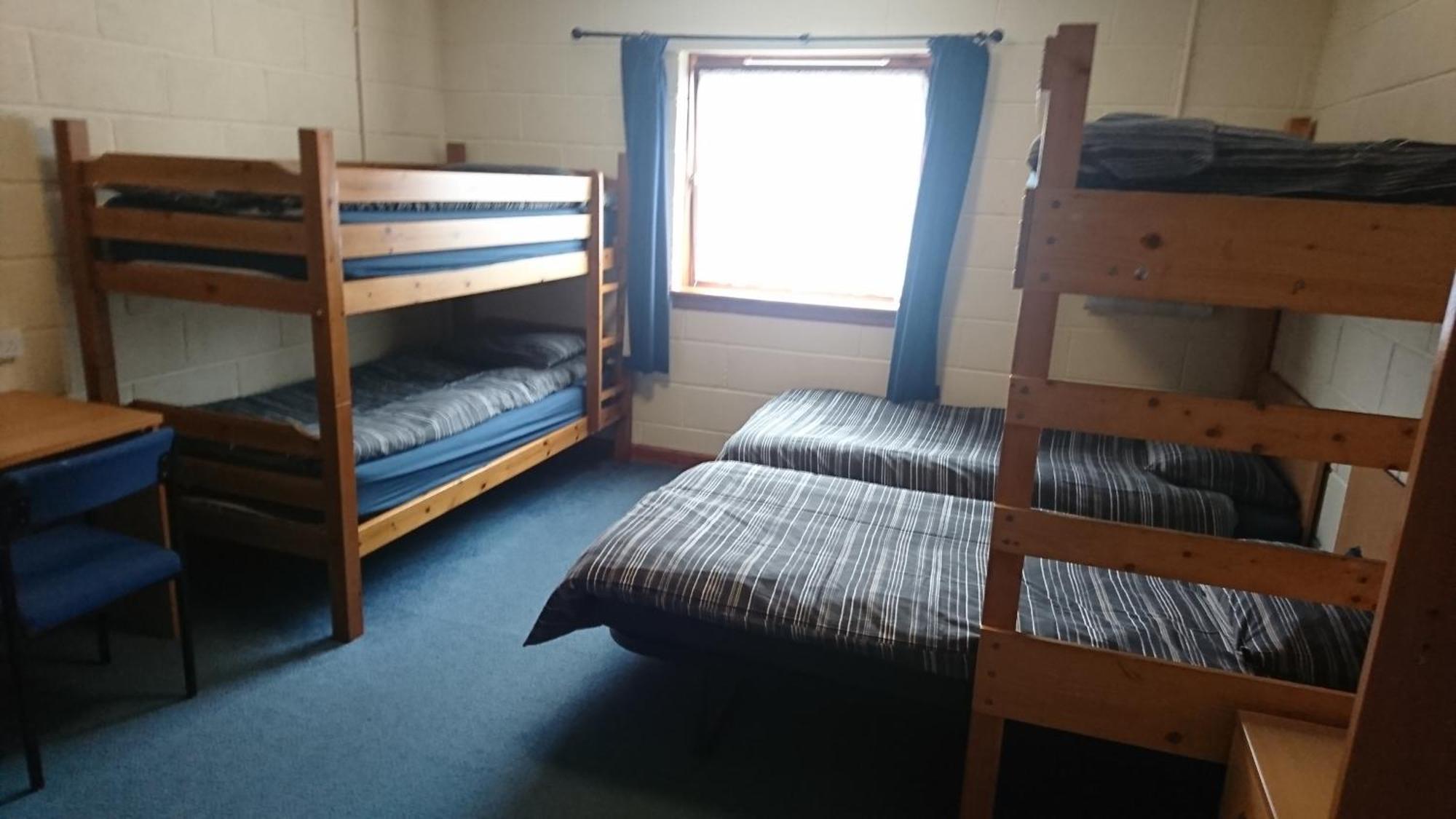 Fsc Dale Fort Hostel 部屋 写真