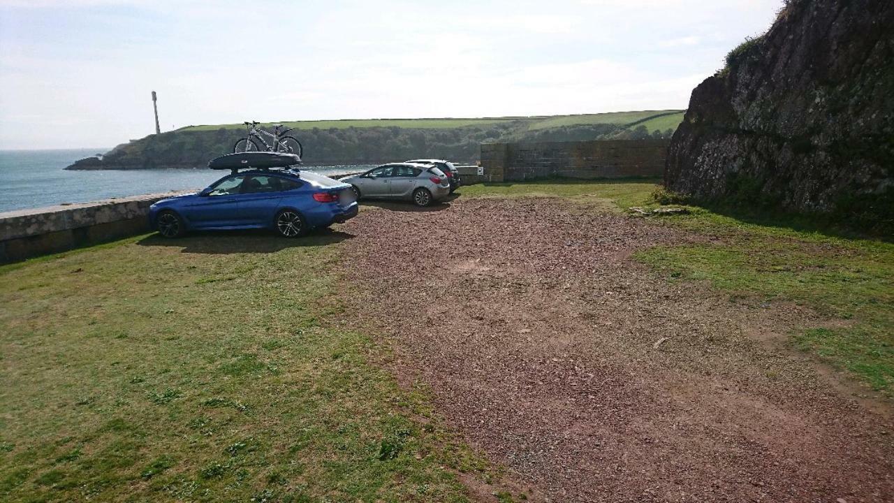 Fsc Dale Fort Hostel エクステリア 写真