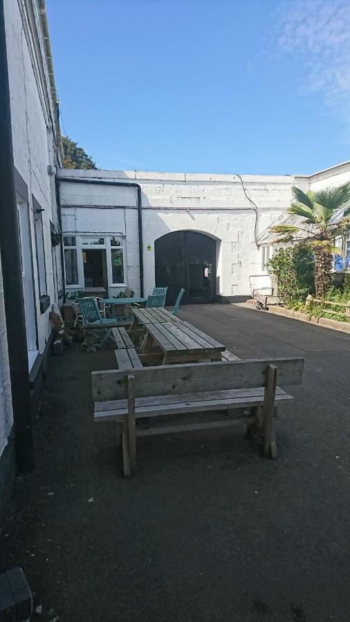 Fsc Dale Fort Hostel エクステリア 写真